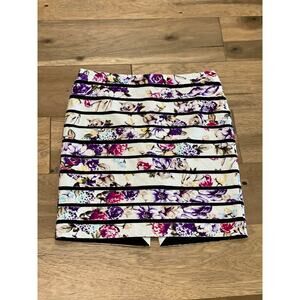White House Black Market Floral Skirt – Size 4